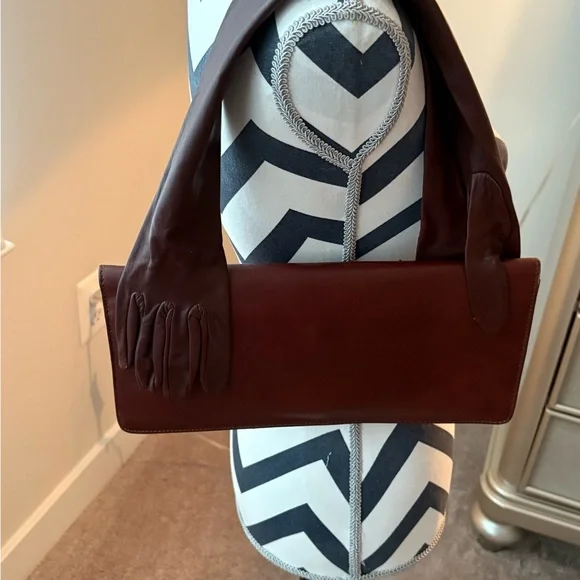 Elegant Brown Leather Purse - Picture 1 of 6